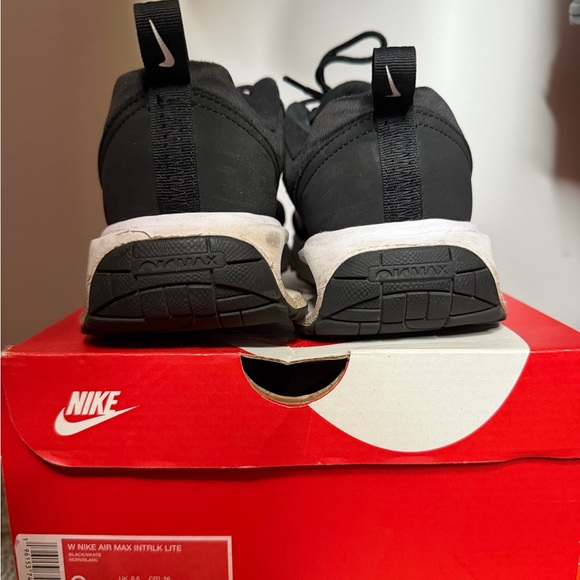 Nike Air Max INTRLK Black and White Sneakers Size 9 (used) - Picture 6 of 9